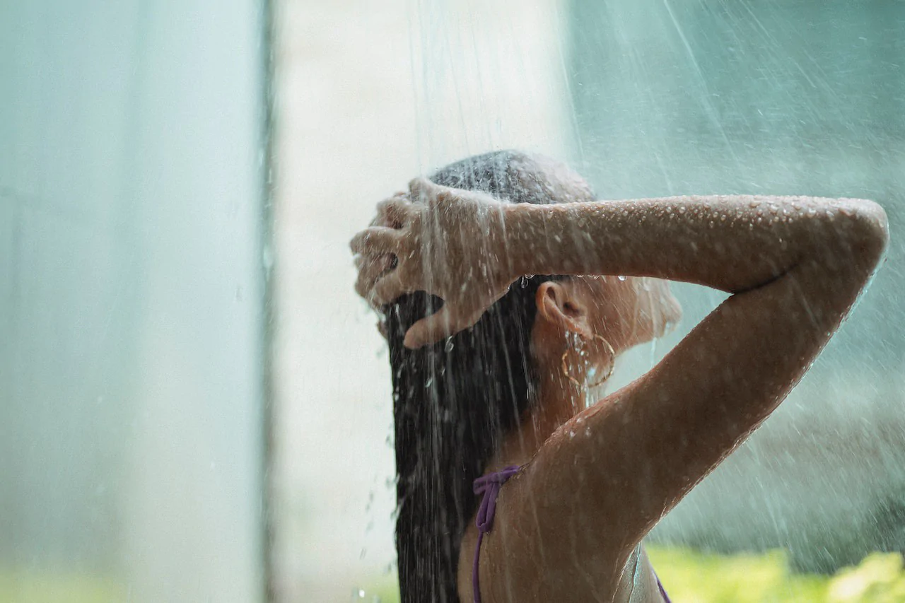 Odwrócone mycie włosów (Reverse Hair Washing) – na czym polega?