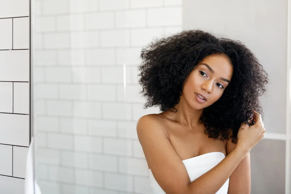 Metoda Curly Girl – na czym polega i jak ją wykonać?