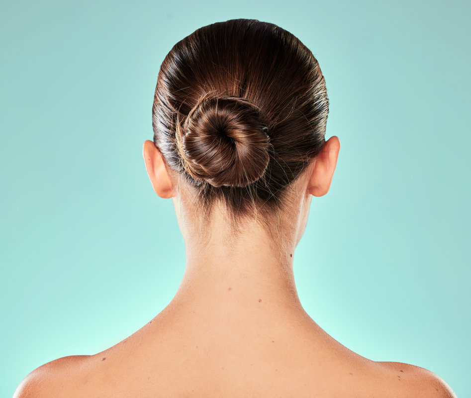 Sleek bun – jak zrobić ulizany kok?
